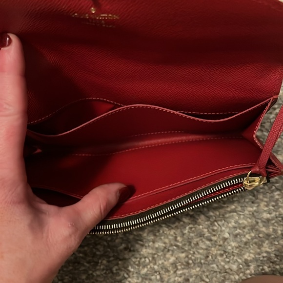 Louis Vuitton CAISSA wallet in Cherry - Picture 14 of 14